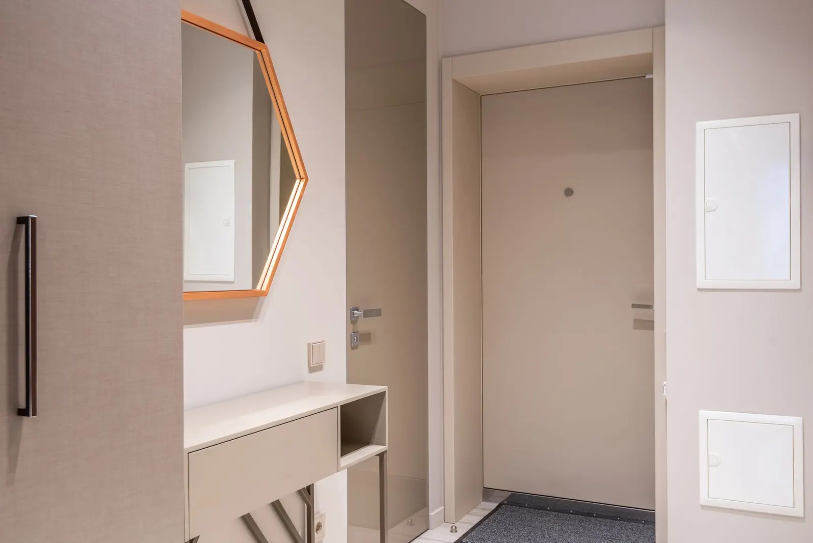 Apartamento 2 dormitórios à venda em Parelheiros, São Paulo — Hall de entrada