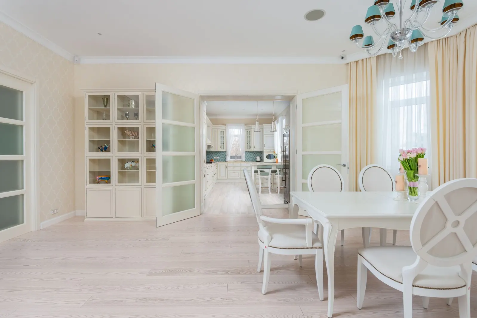 Casa 4 dormitórios para locação em Jardim Três Corações, São Paulo — Sala de jantar