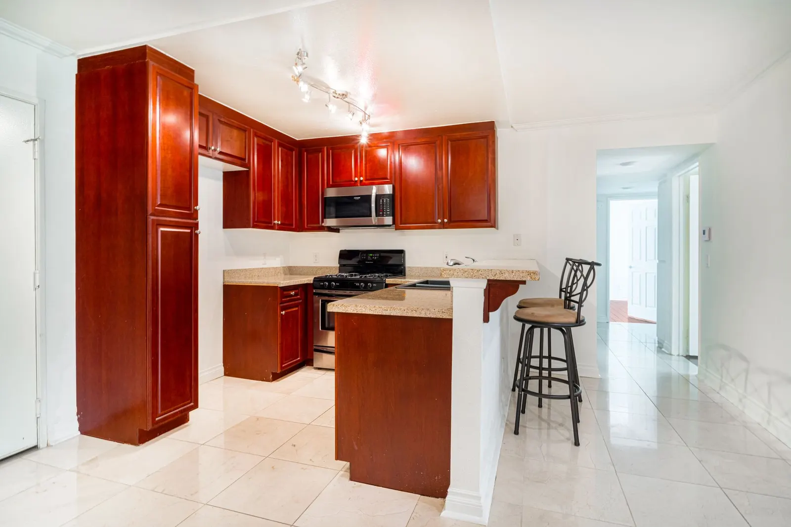 Apartamento 3 dormitórios para locação em Jacupeval, São Paulo — Cozinha