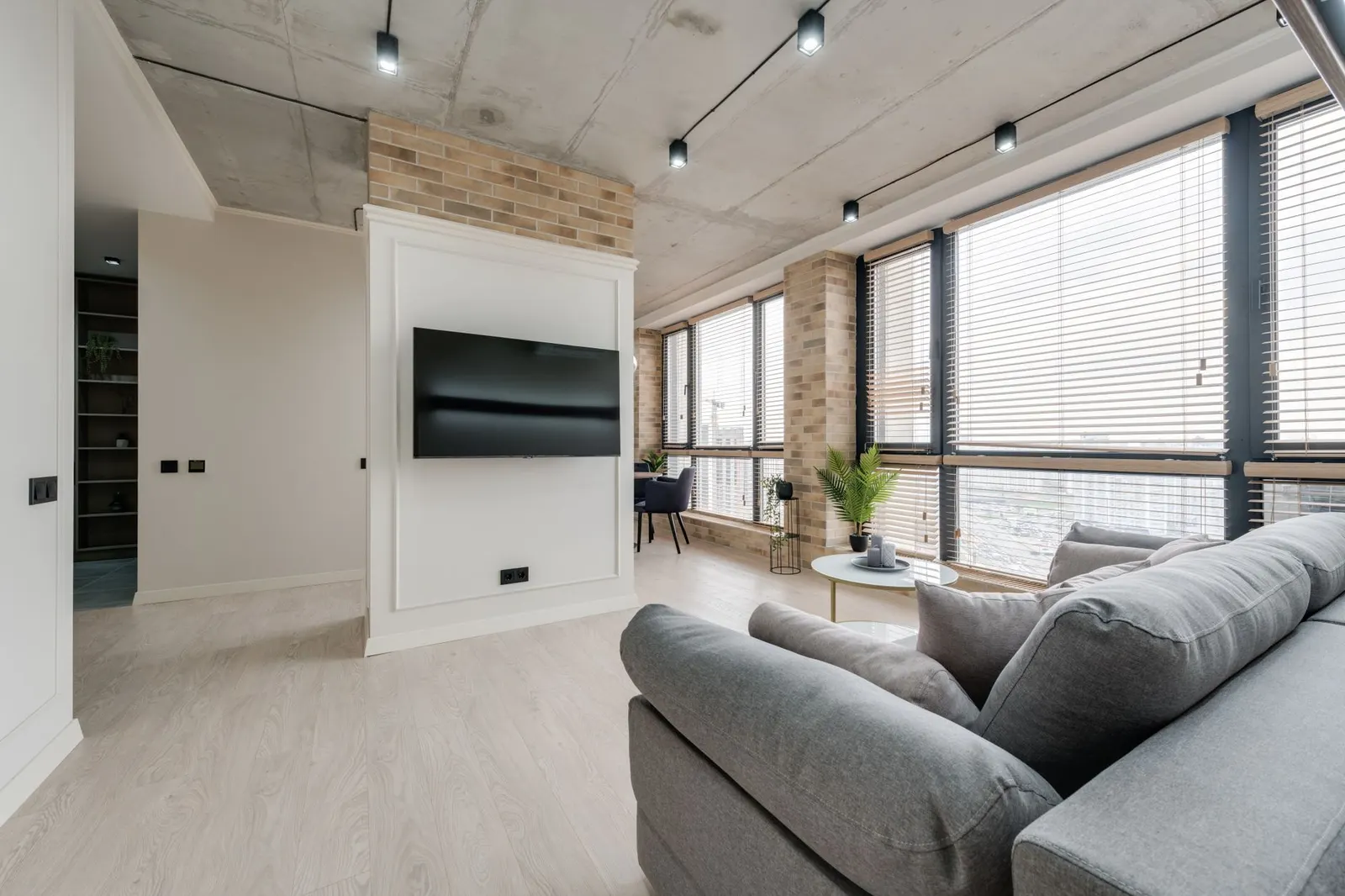 Apartamento 2 dormitórios à venda em Morro Oriente/Regina, São Paulo — Sala de estar