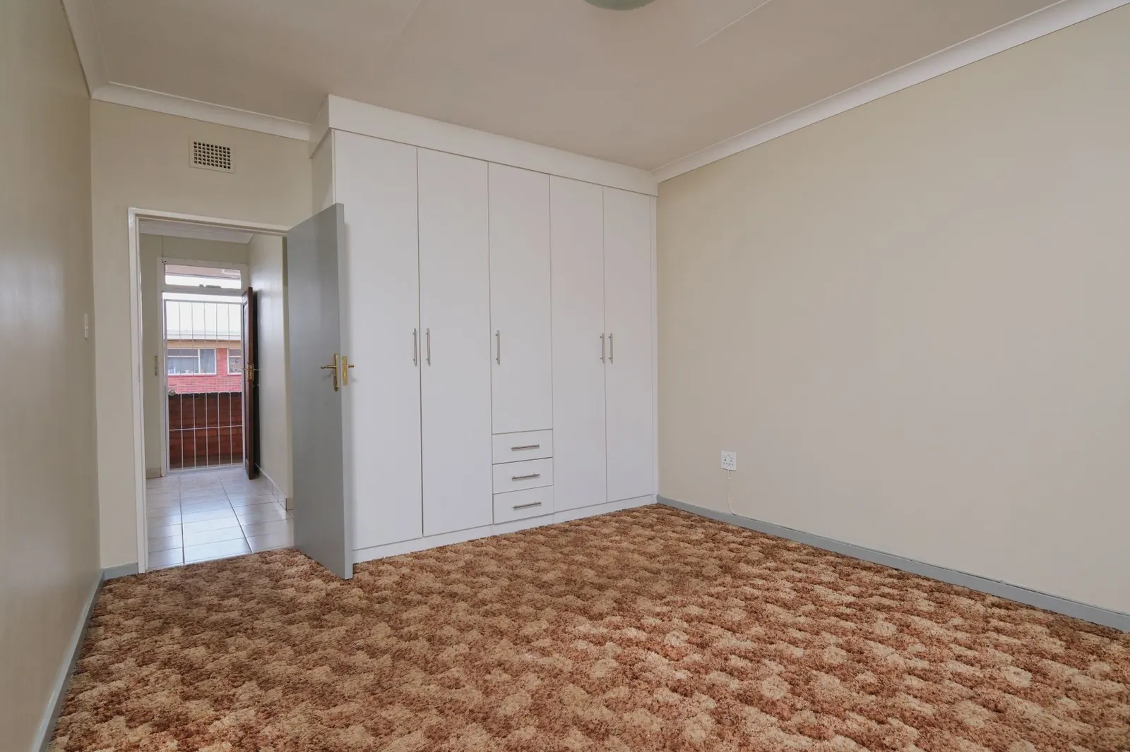 Apartamento 2 dormitórios para locação em Cirenaica ou M. Luíza do Espírito Santo, São Paulo — Closet