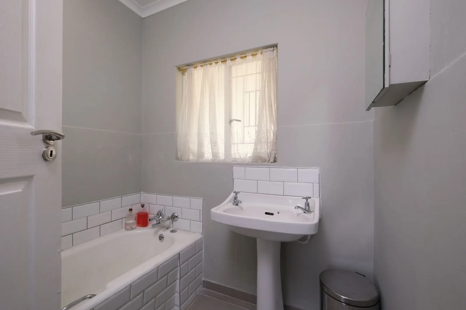 Studio para locação em Romulo Naldi, São Paulo — Banheiro