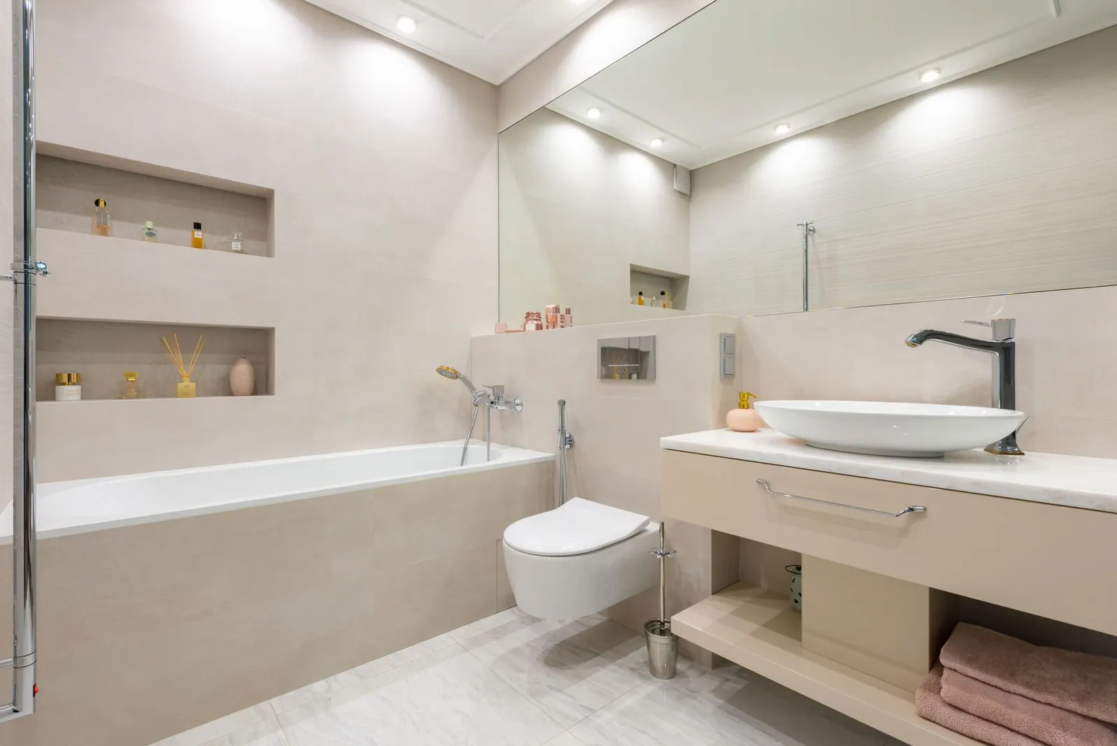 Apartamento 3 dormitórios para locação em Jardim Rodolfo Pirani III, São Paulo — Banheiro