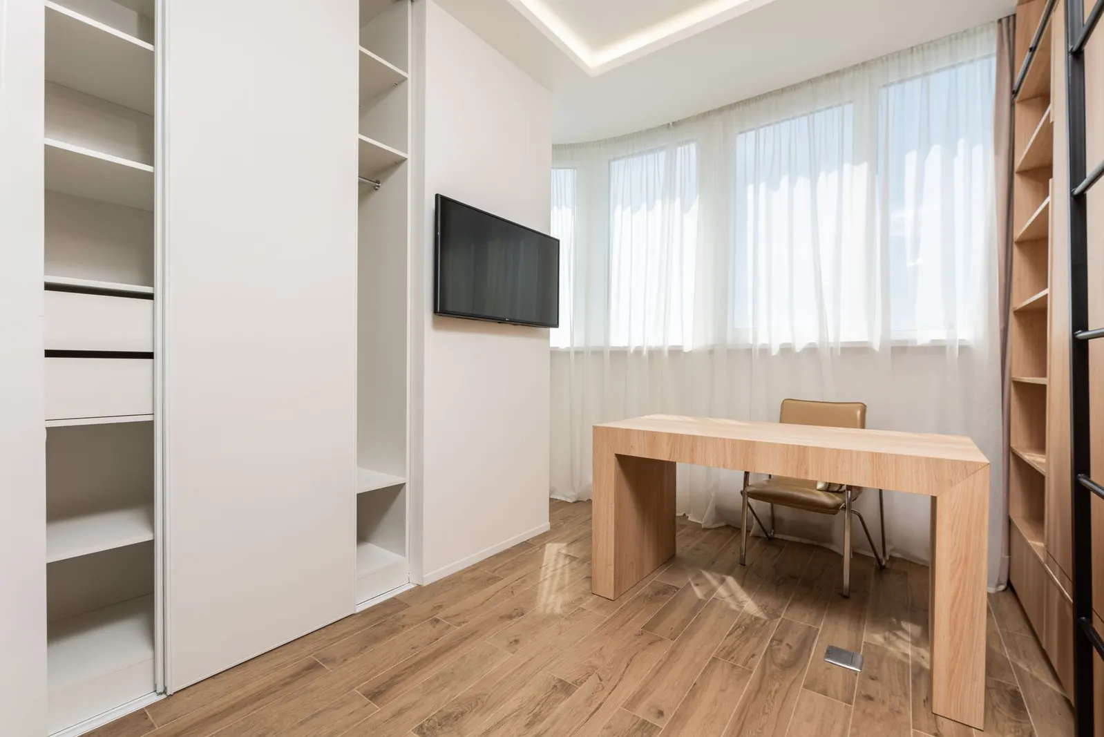 Apartamento 4 dormitórios à venda e para locação em Vila Cenice, São Paulo — Escritório