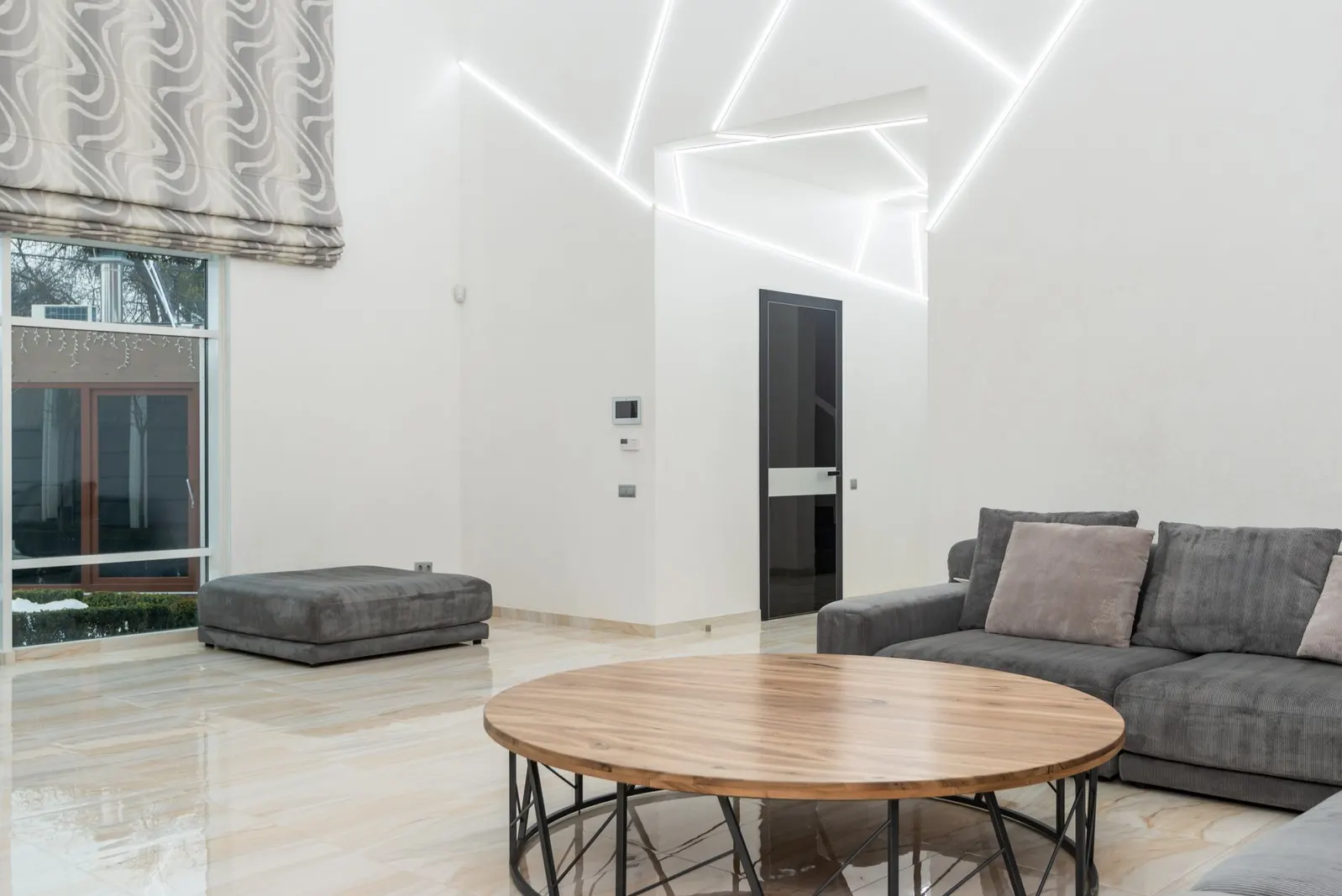 Casa 2 dormitórios para locação em Carmelo, São Paulo — Sala de estar