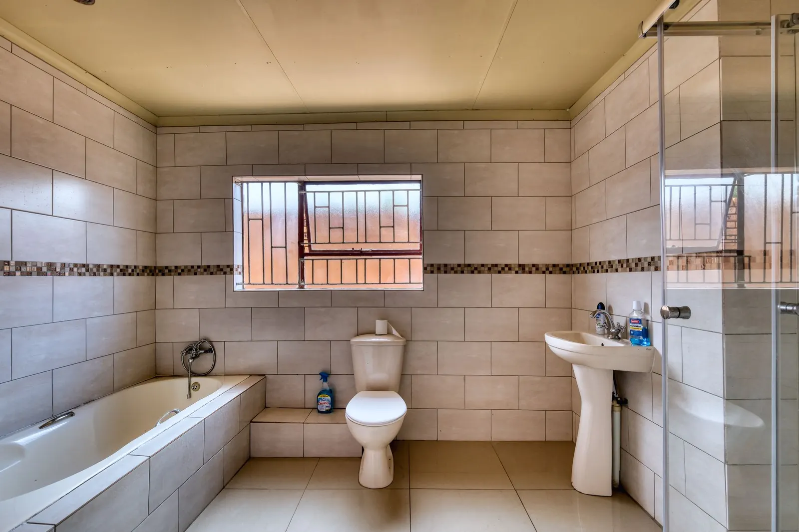 Casa 2 dormitórios à venda em Jardim Fanganiello, São Paulo — Banheiro