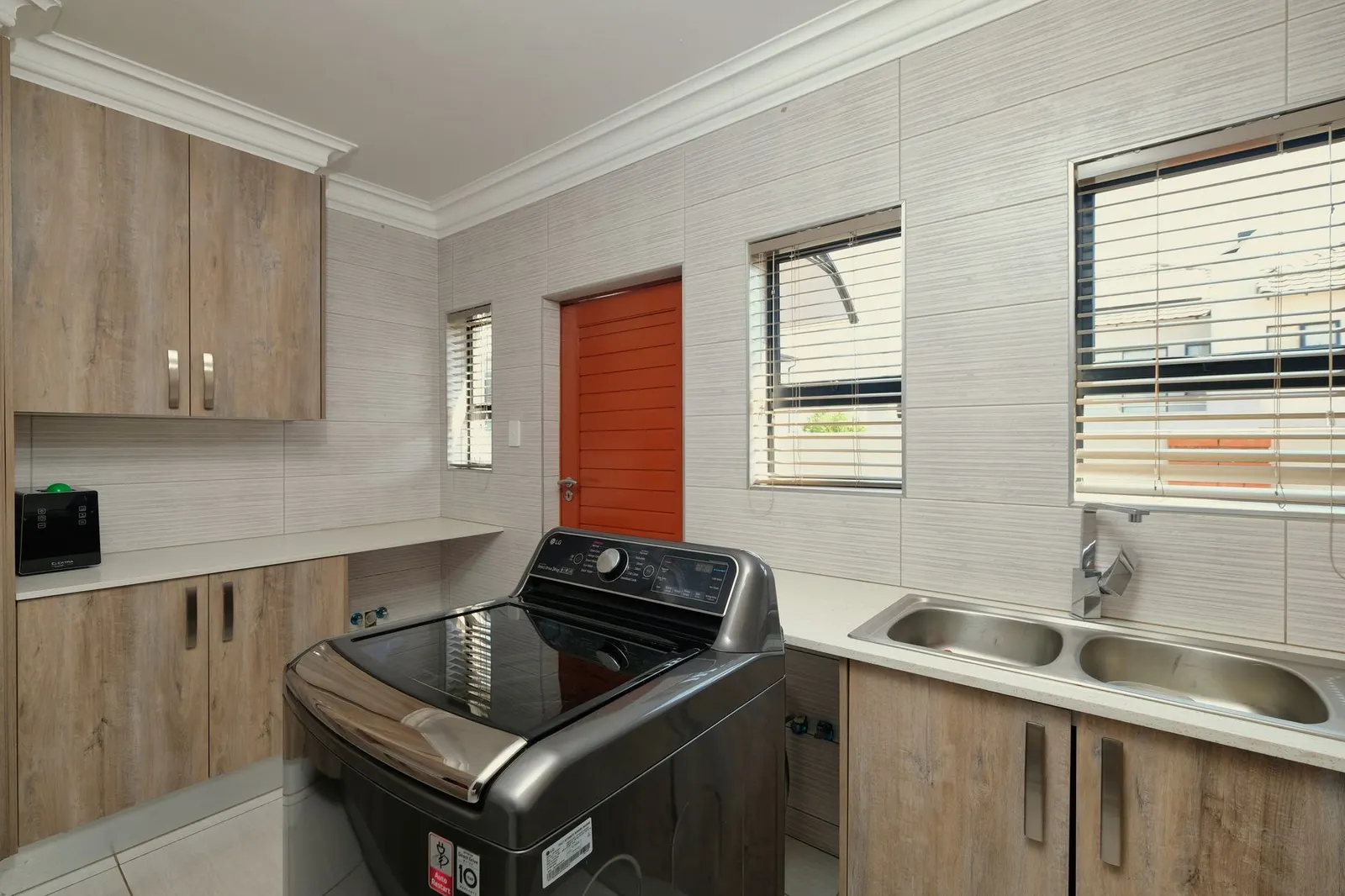 Apartamento 4 dormitórios para locação em Santa Zélia, São Paulo — Lavanderia