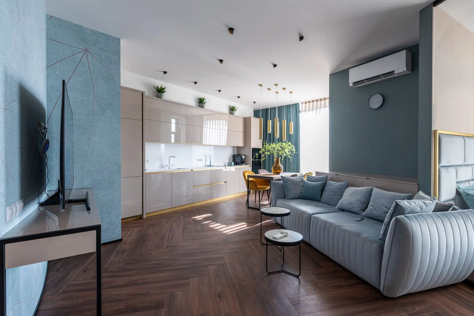 Apartamento 2 dormitórios para locação em Vila Itaim, São Paulo — Sala de estar