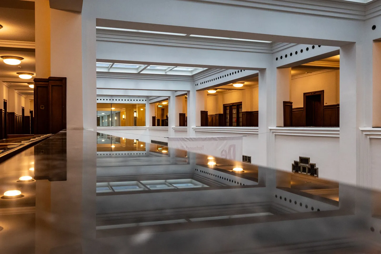 Cyan — Hall de entrada