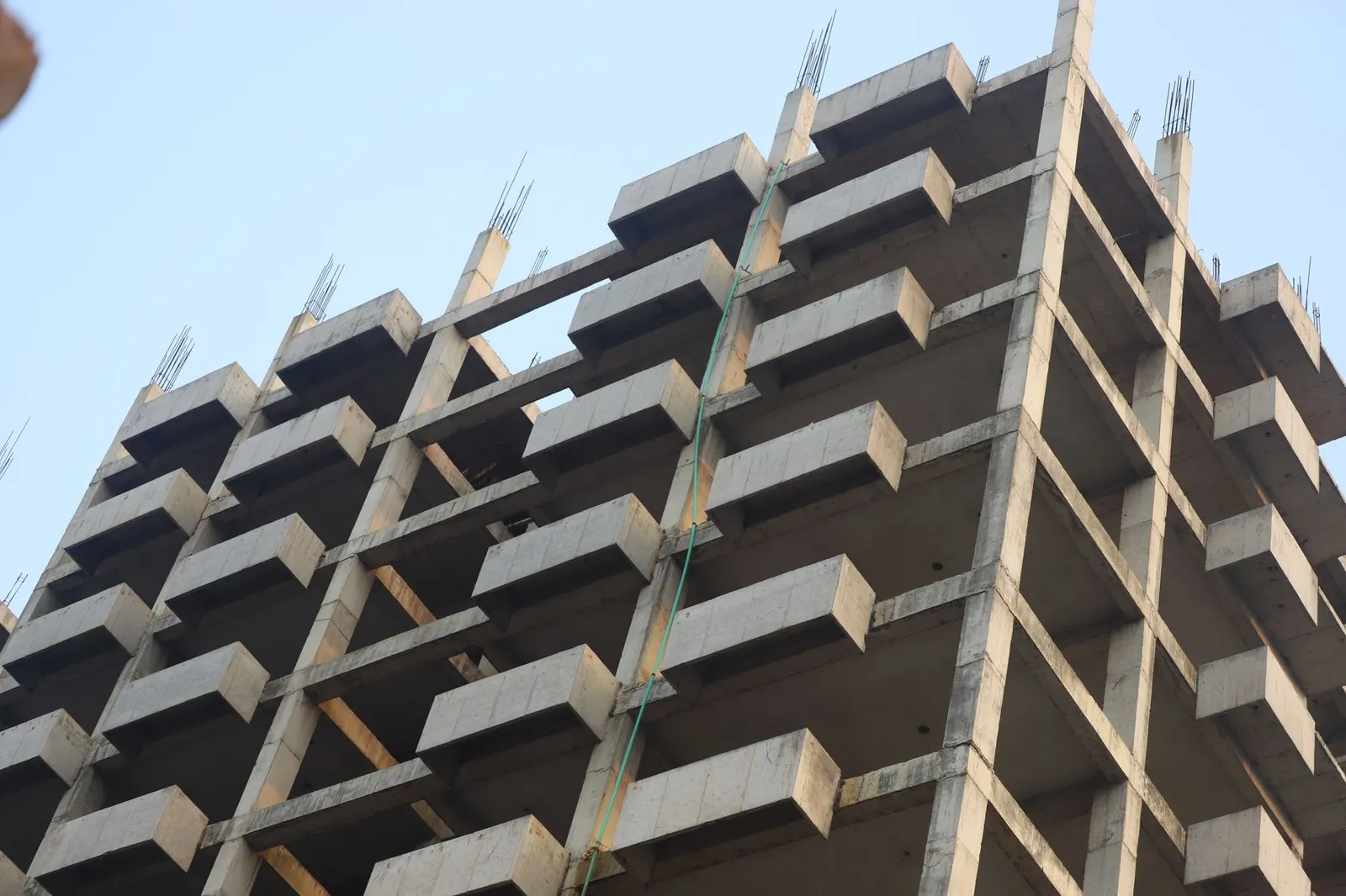 Up Living — Obra