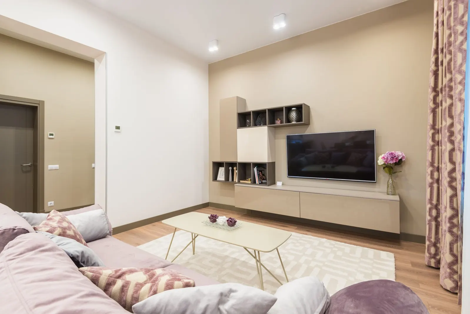Studio para locação em Da Divisa III, São Paulo — Sala de estar