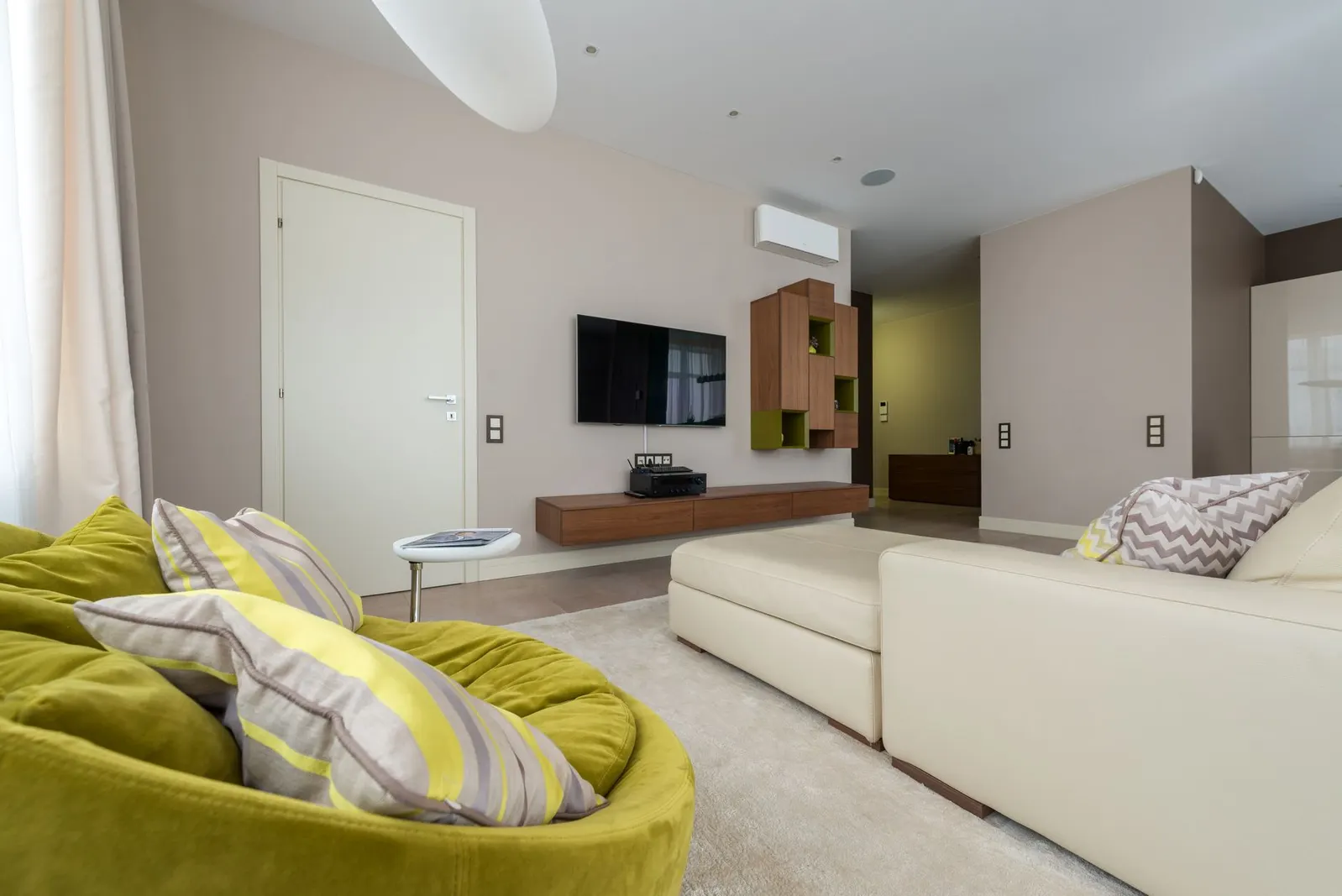 Apartamento 5 dormitórios à venda em Jardim Presidente, São Paulo — Sala de estar