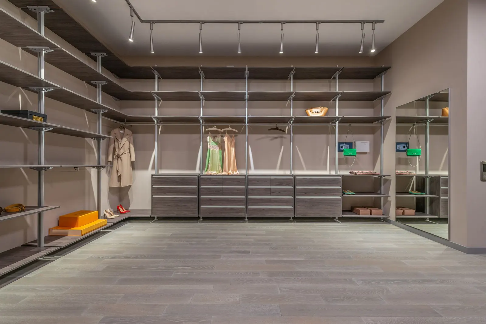 Apartamento 2 dormitórios à venda em Vila Dania Mungo Park, São Paulo — Closet