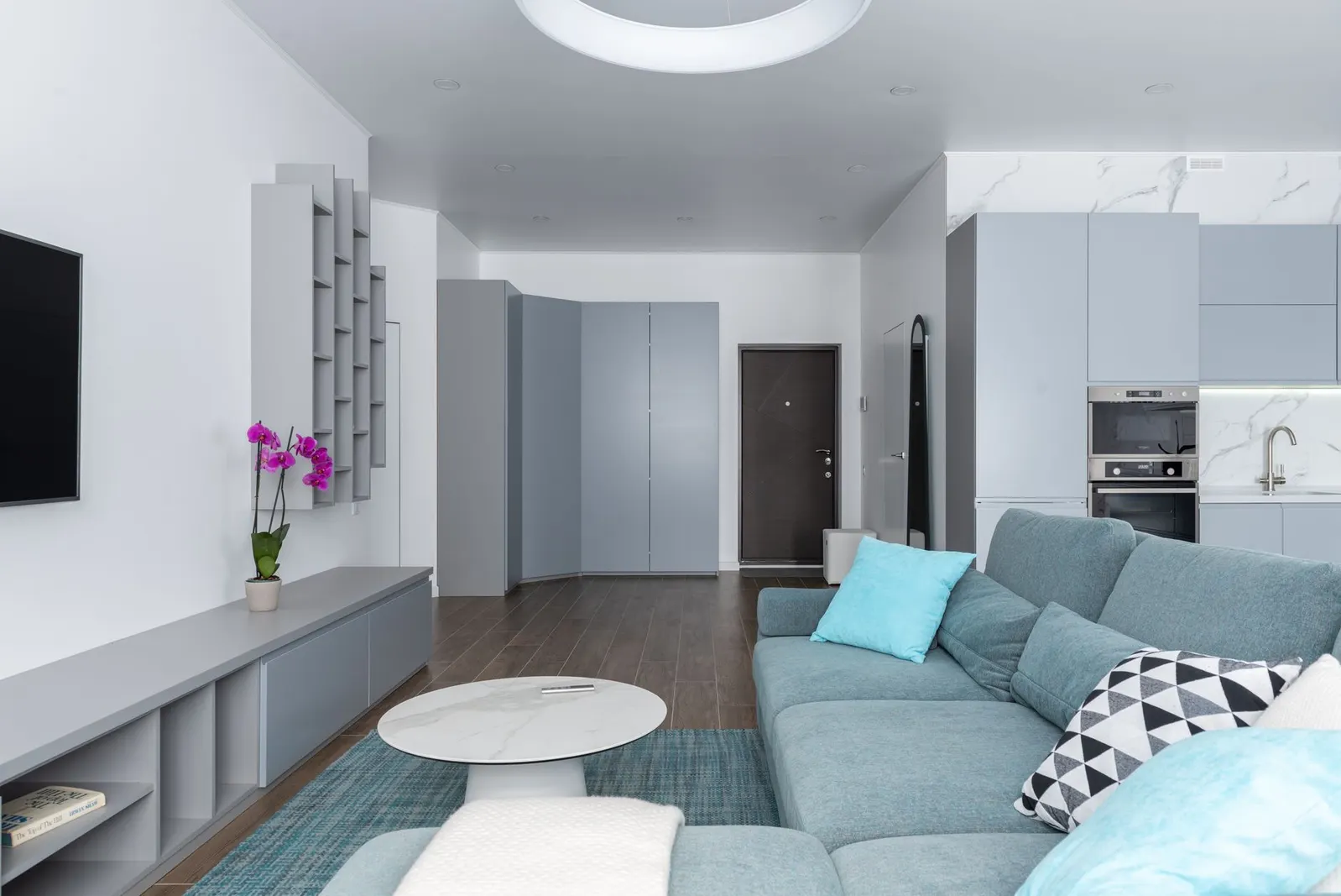 Apartamento 2 dormitórios para locação em Jardim Presidente, São Paulo — Sala de estar