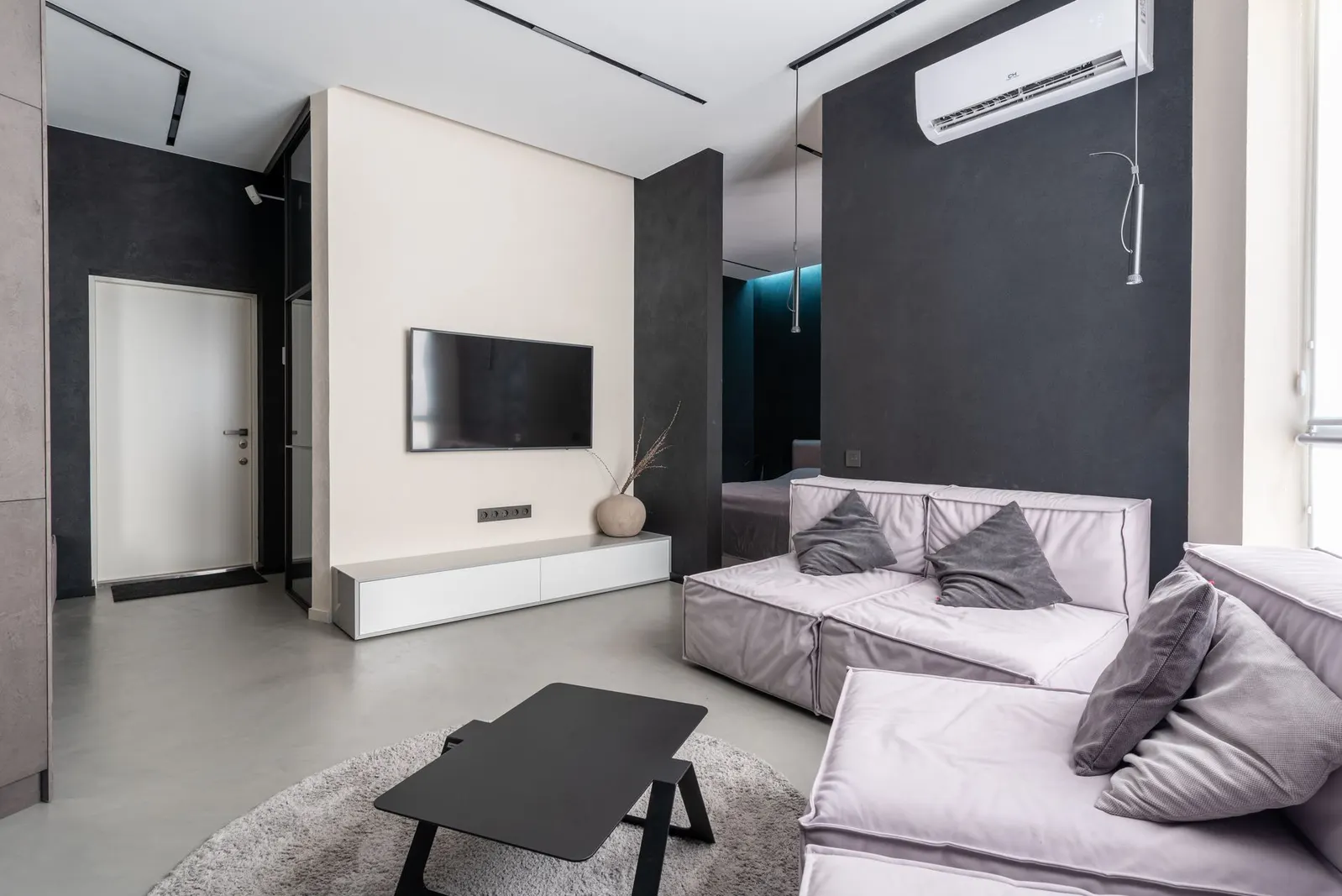 Apartamento 4 dormitórios à venda e para locação em Jardim Campo Limpo, São Paulo — Sala de estar