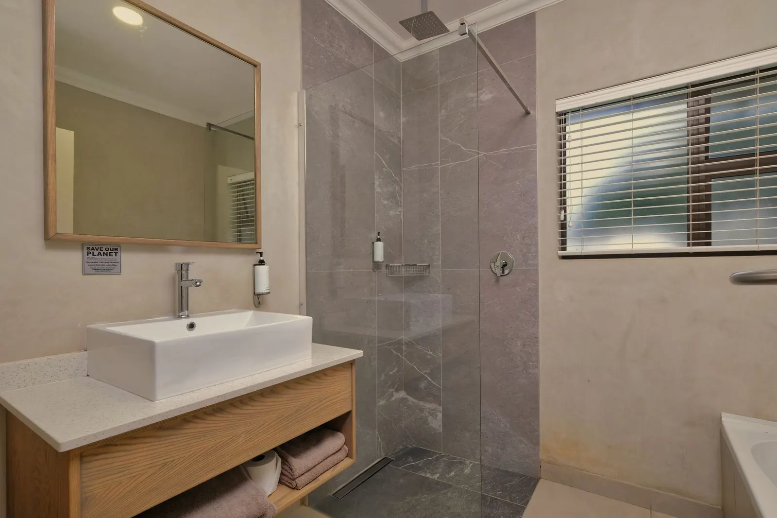 Apartamento 3 dormitórios à venda em Vila Ede, São Paulo — Banheiro