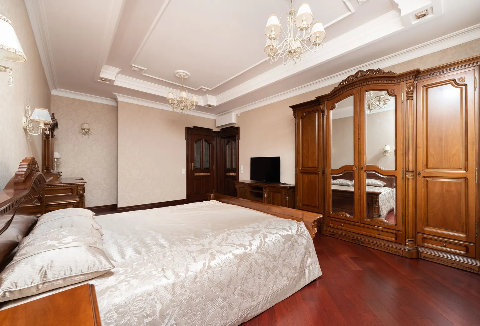Apartamento 4 dormitórios à venda em Fernão Mendes Pinto, São Paulo — Suíte