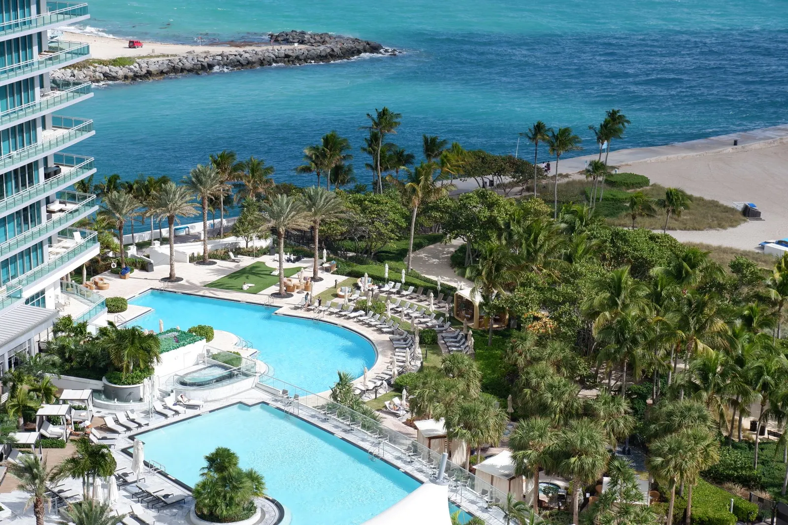 Horizonte Residence — Piscina