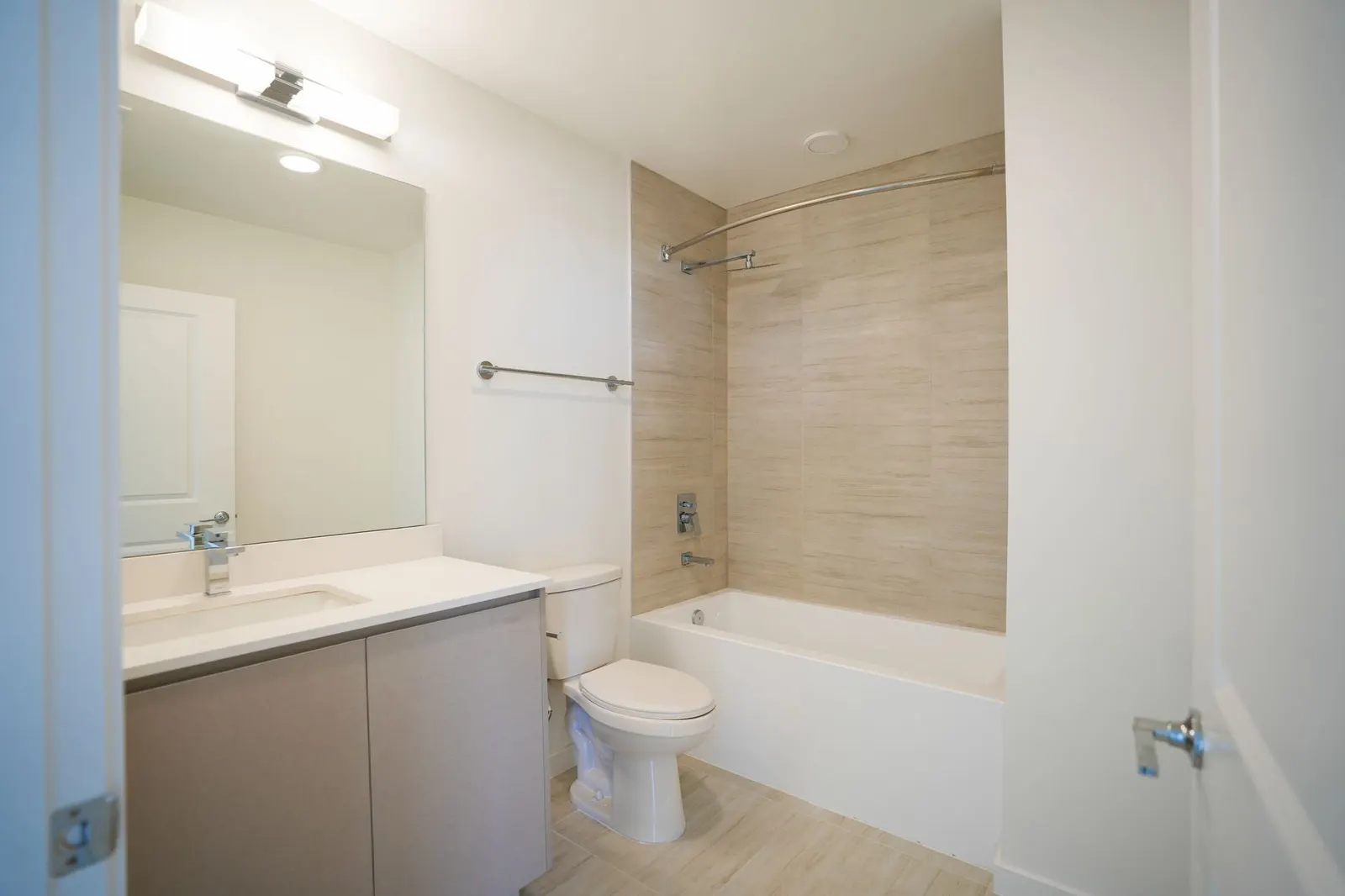 Apartamento 2 dormitórios à venda em Jurubatuba, São Paulo — Banheiro