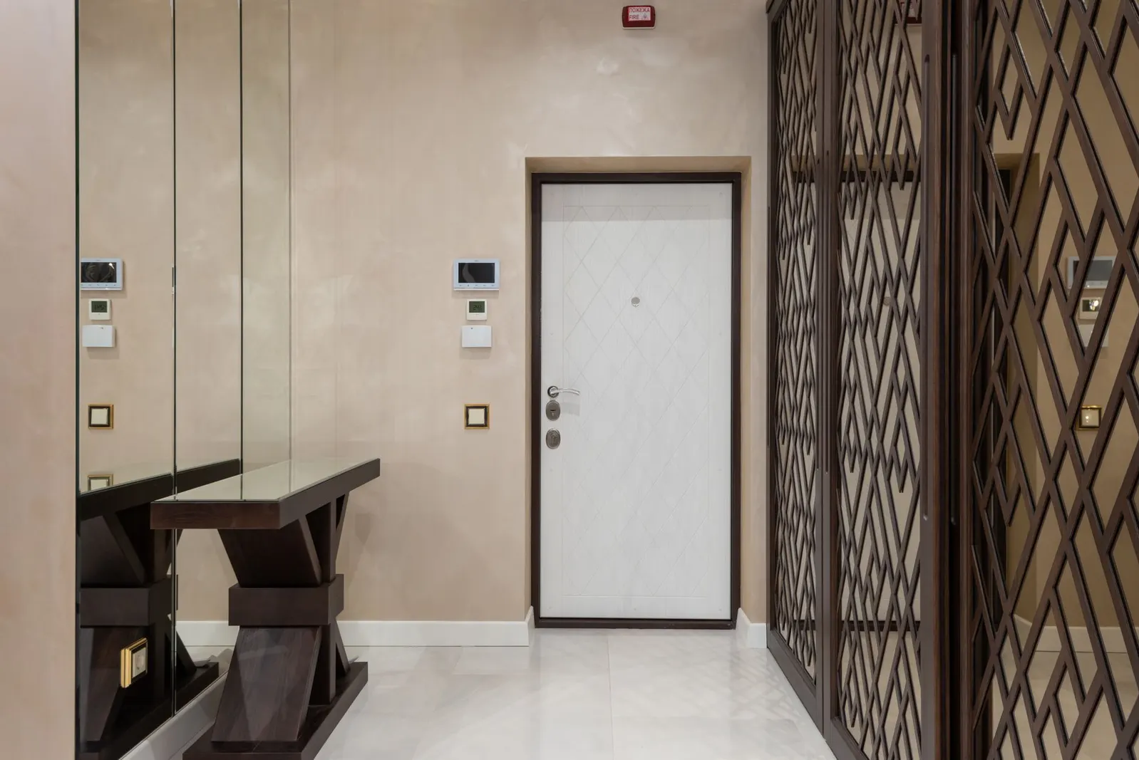Apartamento 2 dormitórios à venda em Pantanal 2, São Paulo — Hall de entrada