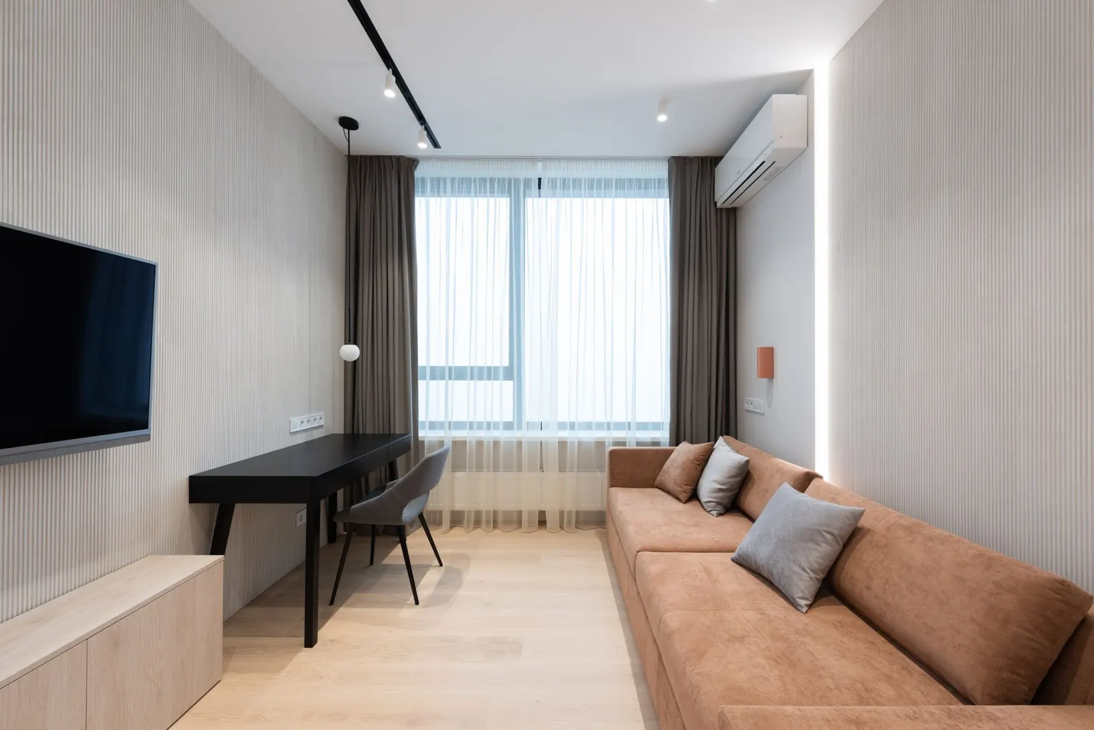 Apartamento 3 dormitórios à venda em Jardim Fanganiello, São Paulo — Sala de estar