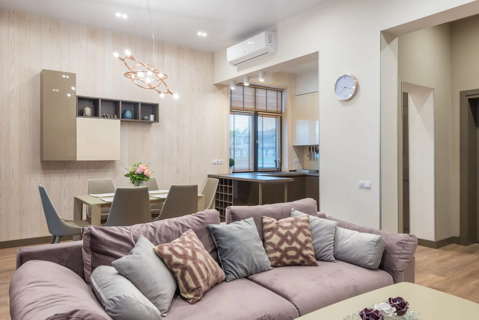 Apartamento 2 dormitórios à venda em Jardim das Laranjeiras, São Paulo — Sala de estar