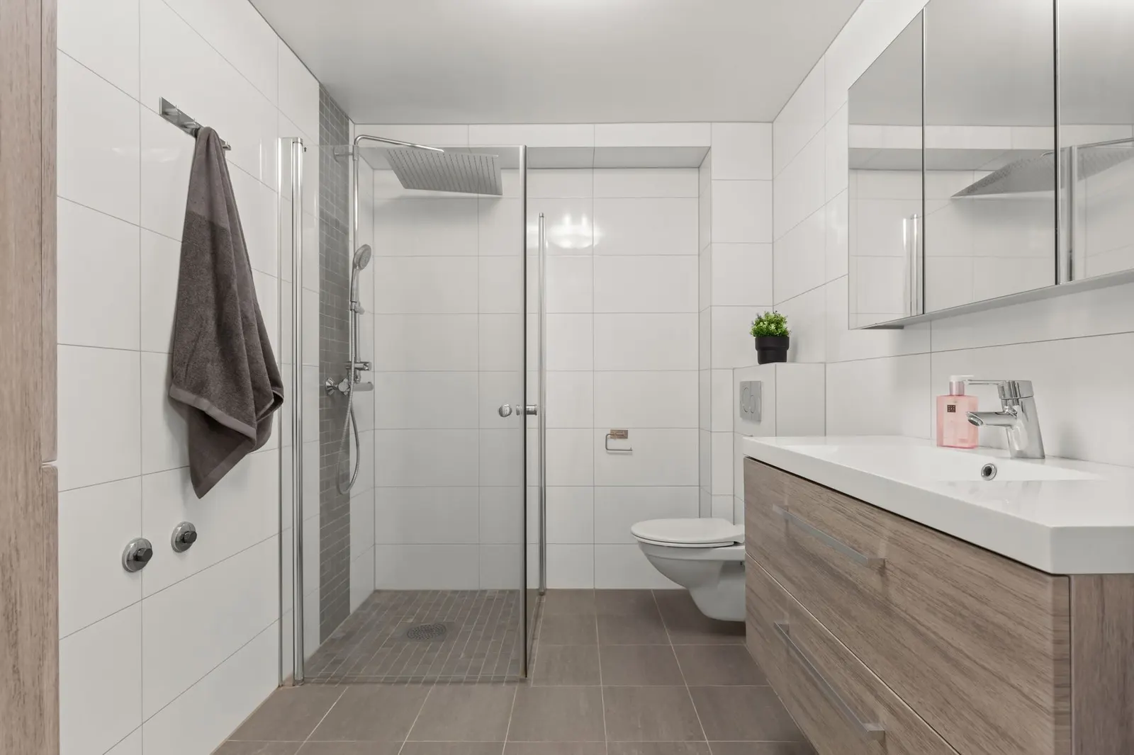 Apartamento 2 dormitórios à venda em Jardim das Laranjeiras, São Paulo — Banheiro