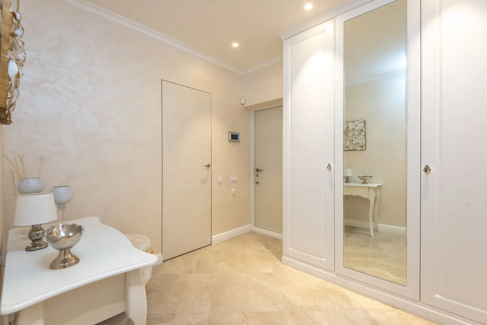 Apartamento 4 dormitórios para locação em Largo do Junca, São Paulo — Hall de entrada