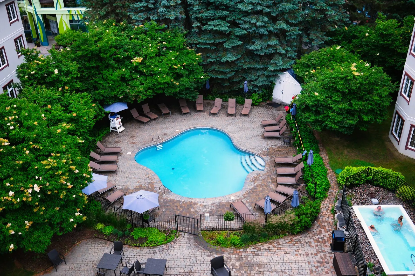 Icônico Club — Piscina