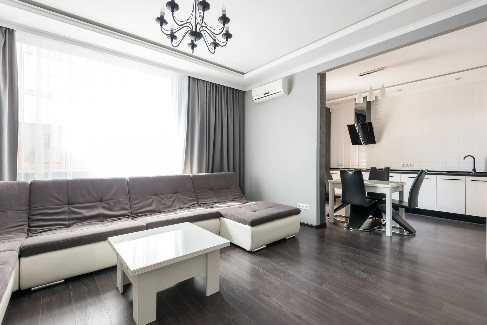 Apartamento 1 dormitório à venda em Jardim Campo Limpo, São Paulo — Sala de estar