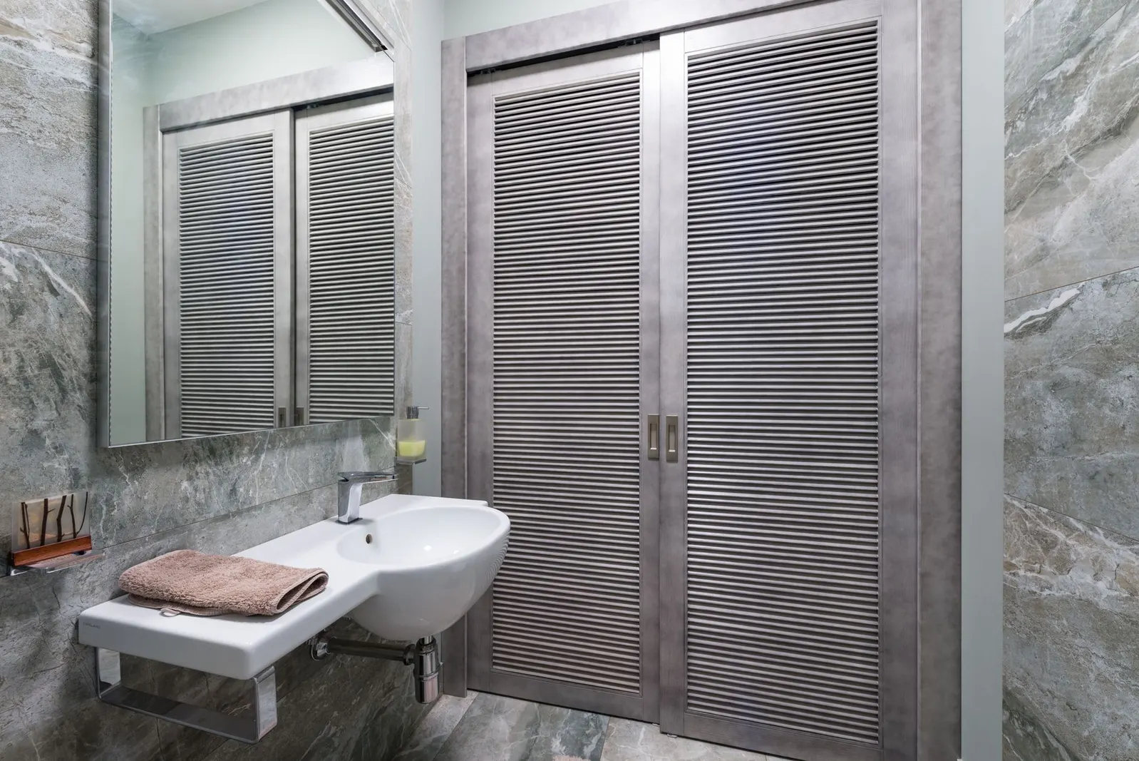 Apartamento 3 dormitórios para locação em Apuanã, São Paulo — Banheiro