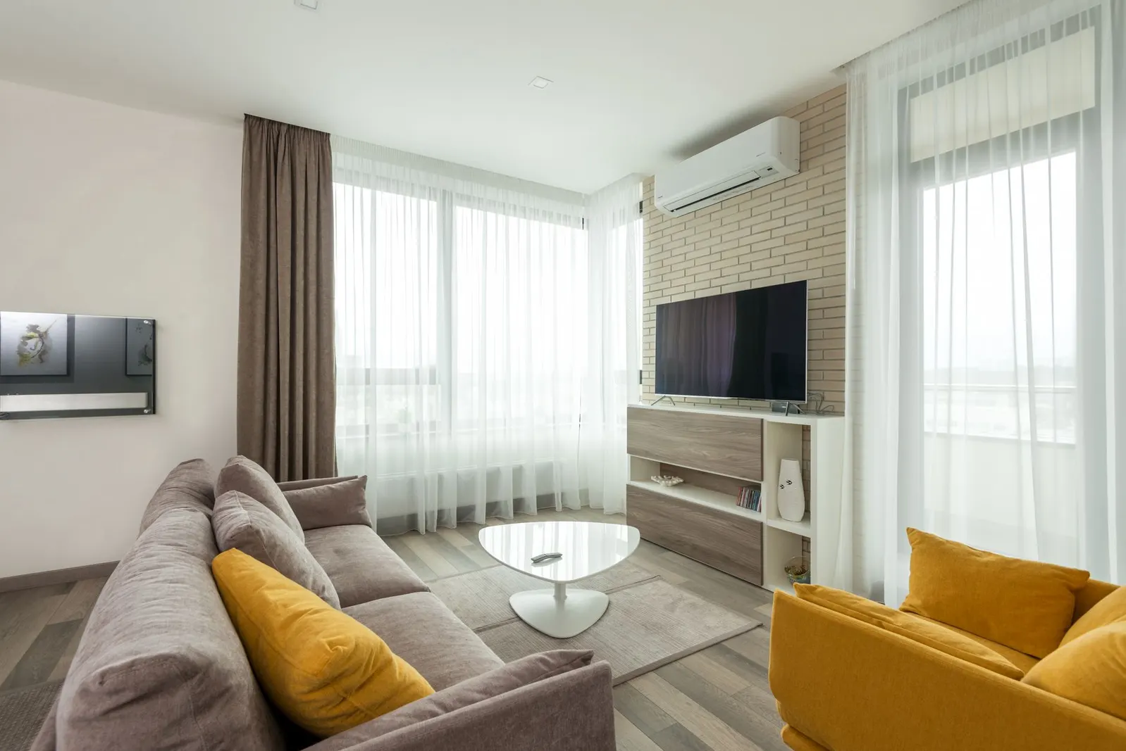 Apartamento 3 dormitórios para locação em Vila Nova Galvão I, São Paulo — Sala de estar