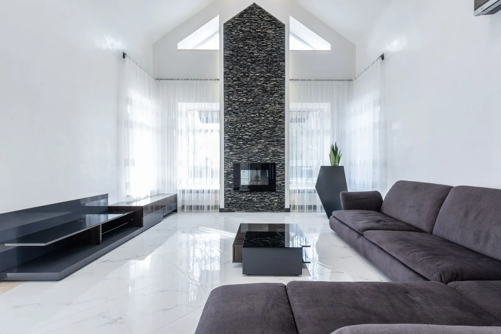Casa 4 dormitórios à venda e para locação em Parque Figueira Grande III, São Paulo — Sala de estar